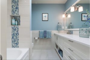 Как украсить ванную комнату без беспорядка?